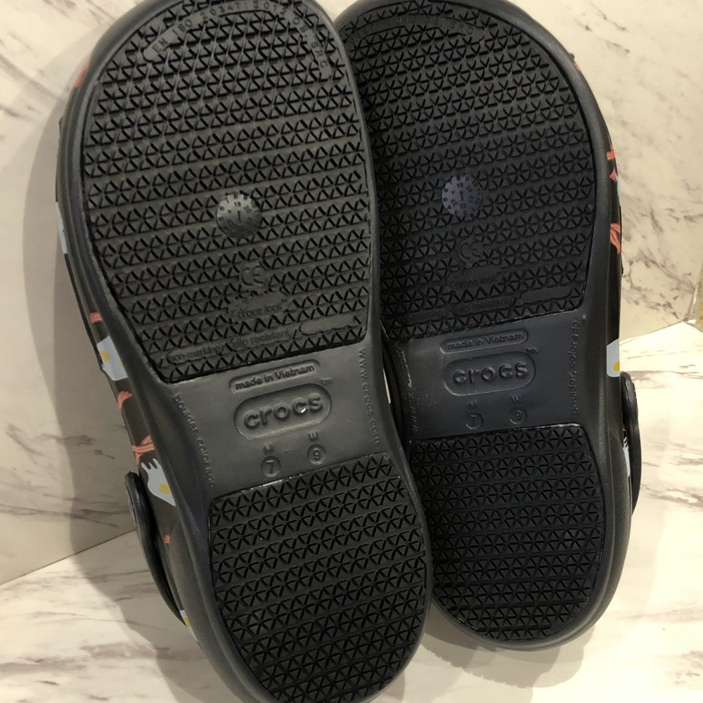 Crocs Bistro Graphic Clog Black Eggs Bacon Unisex - Picture 3 of 10